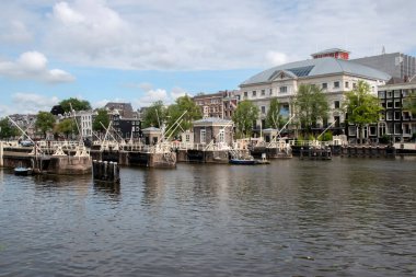 Amsterdam 'daki Amstel Nehri' ne Bakış Hollanda 20-8-2021