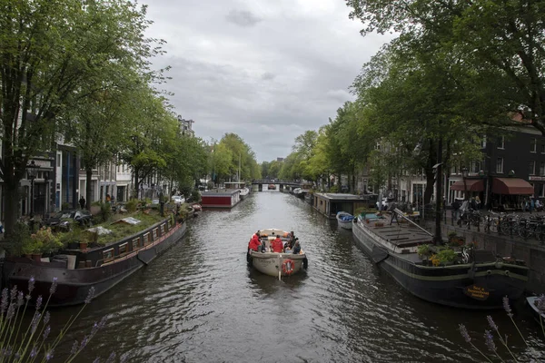 从阿姆斯特丹贝伦斯桥看荷兰2021年8月16日 — 图库照片