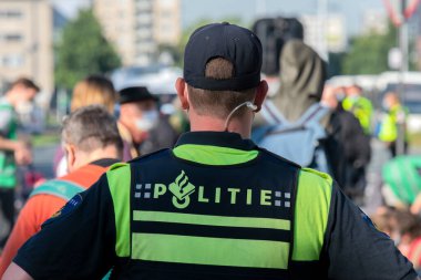 Arka Taraftaki Polis Teşkilatı Göstericileri Koruyor Amsterdam Güney Hollanda 21-9-2020 İsyan İmha Gösterisi