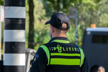 Arka Taraftaki Polis Teşkilatı Göstericileri Koruyor Amsterdam Güney Hollanda 21-9-2020 İsyan İmha Gösterisi