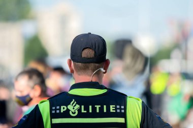 Arka Taraftaki Polis Teşkilatı Göstericileri Koruyor Amsterdam Güney Hollanda 21-9-2020 İsyan İmha Gösterisi