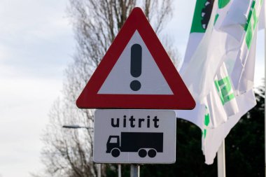 Amsterdam 'daki Üçgen Uyarı İşareti Çıkış 22-11-2020