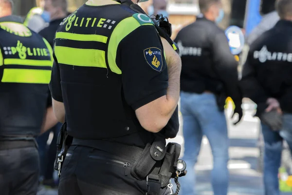 Hombre Policía Que Protege Los Manifestantes Manifestación Extinción Rebelión Ámsterdam —  Fotos de Stock