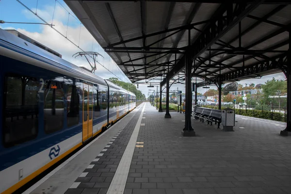 Tren Esperando Estación Tren Bilthoven Países Bajos 2020 — Foto de Stock