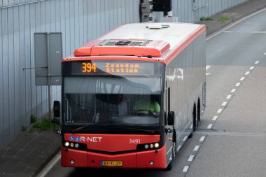 Otobüs 394 Amsterdam 'daki IJTünelde Hollanda 7-9-2020