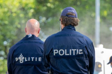 Arka Taraftaki Polis Teşkilatı Göstericileri Koruyor Amsterdam Güney Hollanda 21-9-2020 İsyan İmha Gösterisi