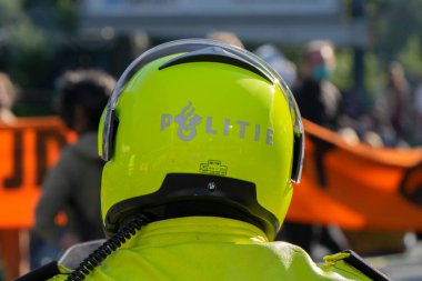 Amsterdam 'da Arka Polis Motor Serdümeni Hollanda 21-9-2020