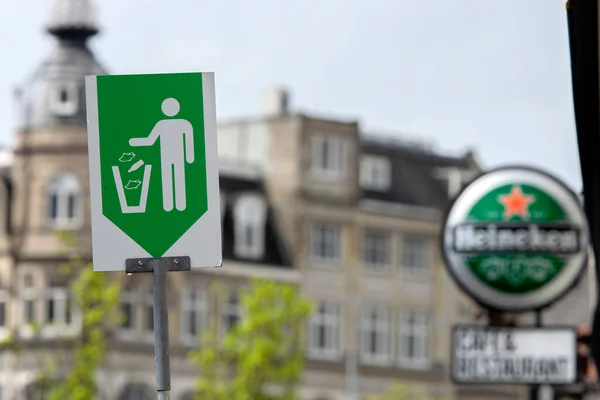 Panneau Publicitaire Heineken Jeter Les Ordures Amsterdam Aux Pays Bas — Photo