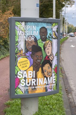 Amsterdam Tropenmuseum 'daki Billboard Sabi Surinam Sergisi Hollanda 9-10-2020