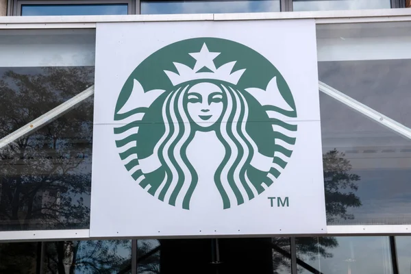 Billboard Starbucks Cafe Dworcu Centralnym Utrecht Holandia 2020 — Zdjęcie stockowe