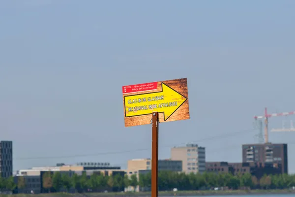 Billboard Jogado Fora Seu Lixo Praia Ijburg Amsterdam Holanda Maio — Fotografia de Stock