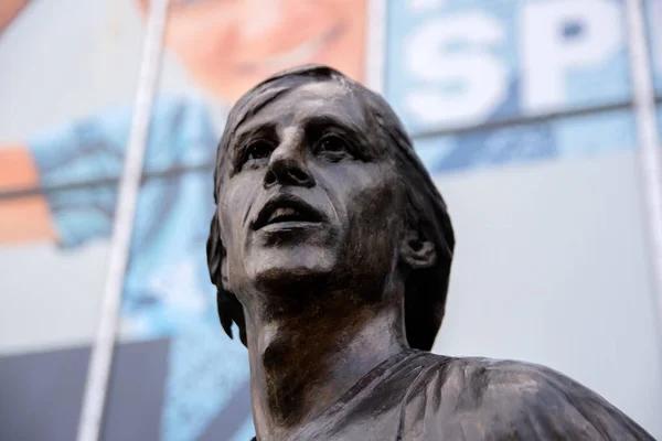 Johan Cruyff 'un 24-8-2020 Hollanda' daki Johan Cruyff Arena 'daki yeni heykelini kapatın.