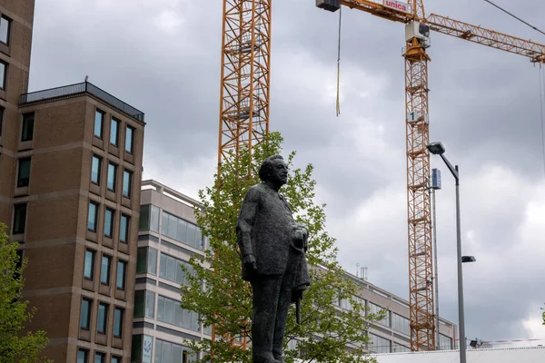 Close Statue Wibaut Amsterdam Netherlands Cranes Background May 2020 — Stock Photo, Image