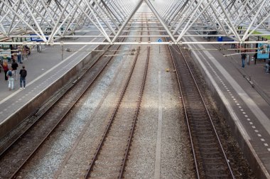 Zaandam Tren İstasyonu 'ndaki Boş Raylar Hollanda 23-10-2019