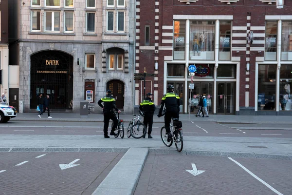 Skupina Policistů Kolech Amsterdamu Nizozemsko 2020 — Stock fotografie