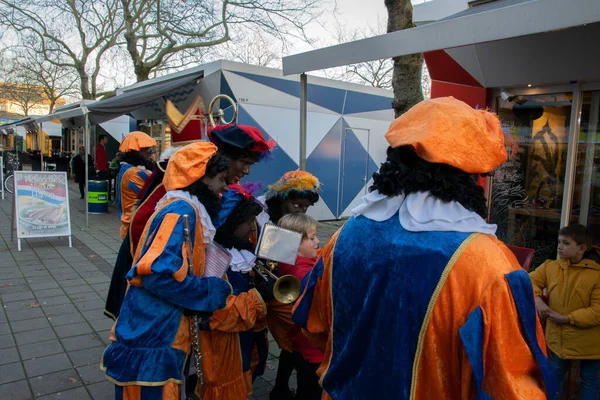 Группа Zwarte Pieten Buitenveldert Amsterdam Нидерланды 2019 — стоковое фото