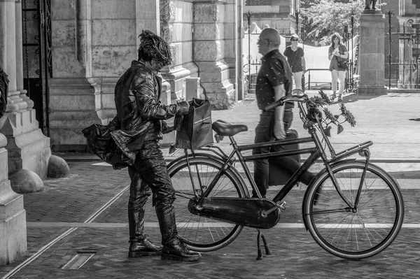Levande Staty Med Cykel Amsterdam Nederländerna 2019 — Stockfoto