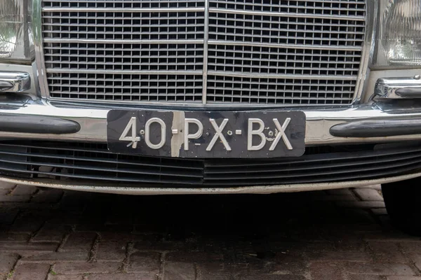 Oude Nummerplaat Bij Een Oude Mercedes Benz Amsterdam 2020 — Stockfoto