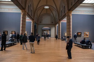Rijksmuseum Müzesi İçinde İnsanlar Amsterdam Hollanda 15-11-2019