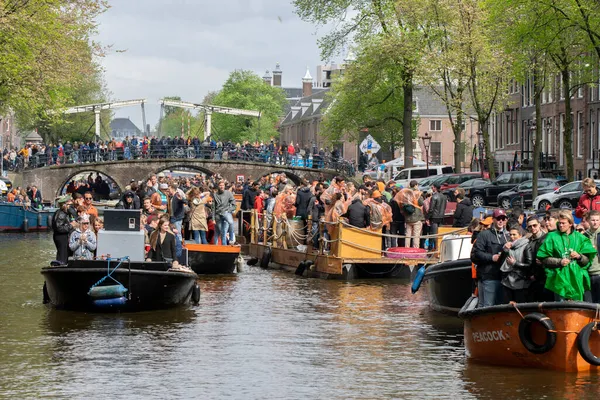 Party Boats Kingsday Amsterdam Netherlands 2019 — стоковое фото