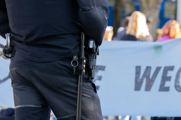 Close Policial Guardando Manifestantes Manifestação Extinção Rebelião Amsterdã Sul Holanda — Fotografia de Stock