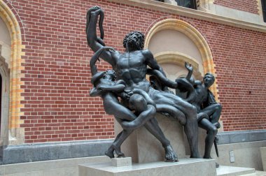 Hollanda 'daki Rijksmuseum Müzesi' nin içindeki Laocon Heykeli  