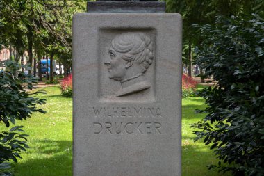 Amsterdam 'da Wilhelmina Drucker Heykeli Hollanda 29-7-2020