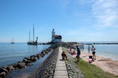 Deniz fenerindeki yürüyüş yolu Hollanda 'yı işaretliyor 6-8-2020