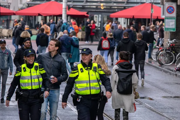 Полицейские Патрулируют Амстердам 2019 — стоковое фото