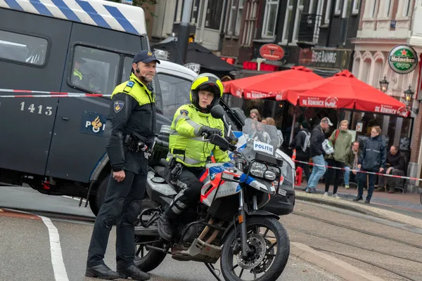 Motor Policial Con Dos Policías Ámsterdam Países Bajos 2019 — Foto de Stock