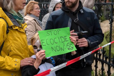 Hollanda 2019, Amsterdam 'daki Yok Olma İsyanı' nın İklim Gösterisinde Çocuk Protestocuları
