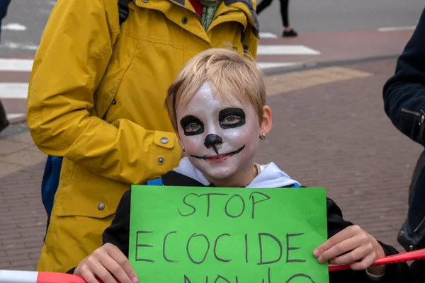 Hollanda 2019, Amsterdam 'daki Yok Olma İsyanı' nın İklim Gösterisinde Çocuk Protestocuları