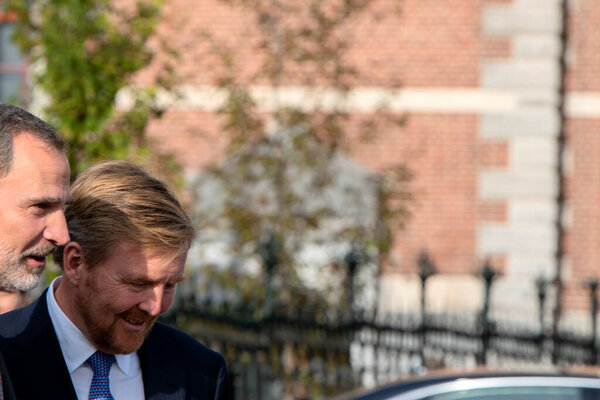 Король Виллем-Александр на выставке "Рембрандт и Вельцкес" в музее Рейхстага в Амстердаме, Нидерланды 2019