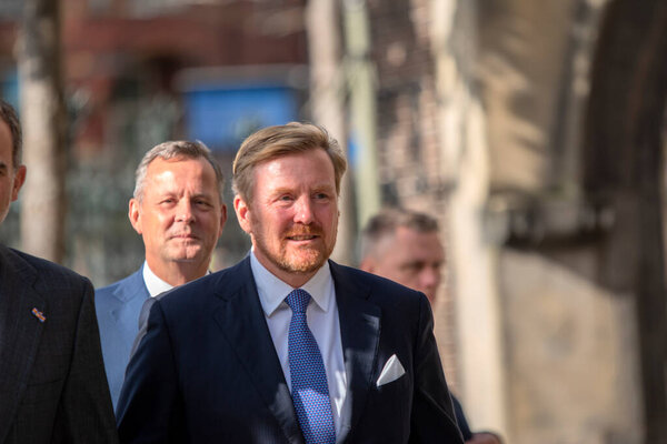 Король Виллем-Александр на выставке "Рембрандт и Вельцкес" в музее Рейхстага в Амстердаме, Нидерланды 2019