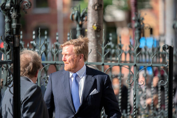 Король Виллем-Александр на выставке "Рембрандт и Вельцкес" в музее Рейхстага в Амстердаме, Нидерланды 2019