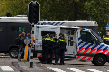 İşteki Birinci Gün Polisi Protestocuyu Tutukladı Hollanda 2019 'daki Soykırım İsyan Grubu' ndan İklim Gösterisi
