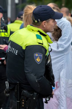 Hollanda, Gustav Mahlerpley 'deki Soykırım İsyan Grubu' nun İklim Gösterisi 'nde 2. Gün Polisi İş Başında.