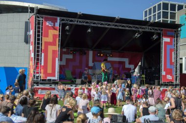 Dirk Scheele Amsterdam Uitmarkt Festivali 'nde çalıyor. Hollanda 2019