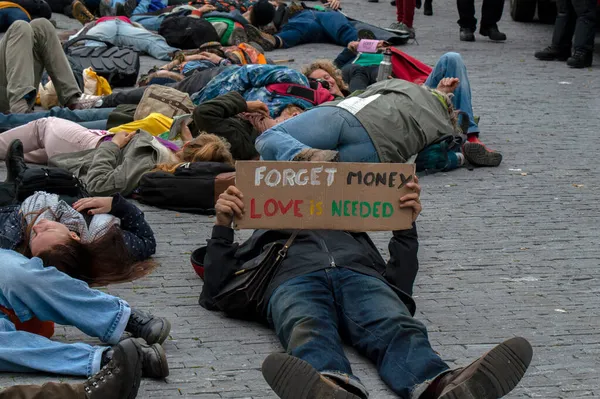 Dzień Protestujący Gustav Mahlerplein Przed Budynkiem Abn Amro Bank Amsterdam — Zdjęcie stockowe