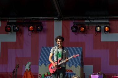 Dirk Scheele Amsterdam Uitmarkt Festivali 'nde çalıyor. Hollanda 2019