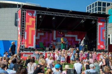 Dirk Scheele Amsterdam Uitmarkt Festivali 'nde çalıyor. Hollanda 2019