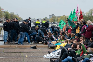 Hollanda 2019, Amsterdam 'daki Yok Olma İsyanı' ndan İklim Gösterisinde Grup Protestocuları