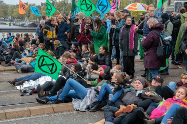 Hollanda 2019, Amsterdam 'daki Yok Olma İsyanı' ndan İklim Gösterisinde Grup Protestocuları