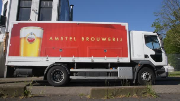 アムステルダムのアムステルダムビール会社トラック オランダ2020年5月25日 — ストック動画