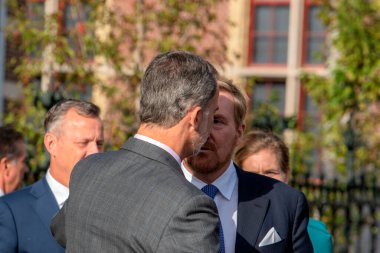 Kral Willem Alexander ve Kral Felipe, Amsterdam 'daki Rembrandt ve Velzquez sergisine gitmek üzere Rijksmuseum' dan ayrılıyorlar..