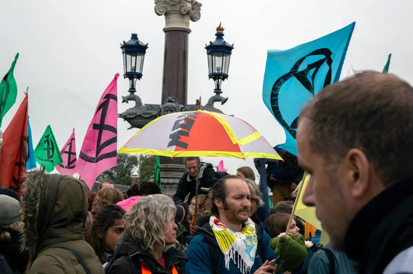 Jeden Ostatnich Protestujących Blauwebrug Demonstracji Klimatycznej Extinction Rebellion Group Amsterdamie — Zdjęcie stockowe