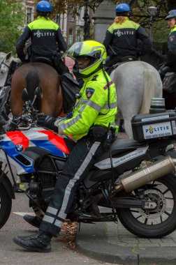 Hollanda 2019, Hollanda 'daki Soykırım İsyan Grubu' nun İklim Gösterisinde Polis Motoru