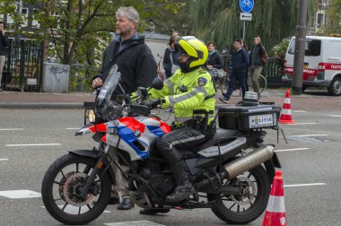 Hollanda 2019, Hollanda 'daki Soykırım İsyan Grubu' nun İklim Gösterisinde Polis Motoru