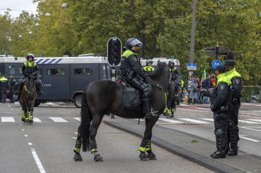 İşteki Polis, Hollanda 2019 Amsterdam 'daki Yok Olma İsyanı' ndan İklim Gösterisi