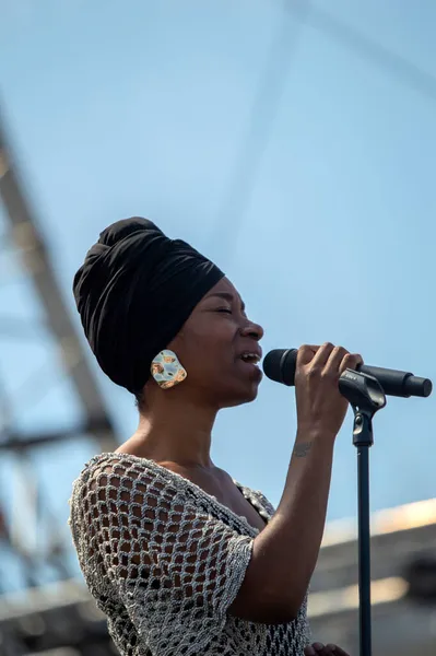 Sabrine Stark Amsterdam 'daki Uitmark Festivali' nde çalıyor. Hollanda 2019.